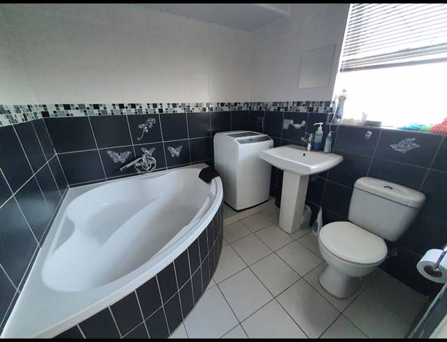 2 BEDROOM APARTMENT RENTED IN GLENLILLY